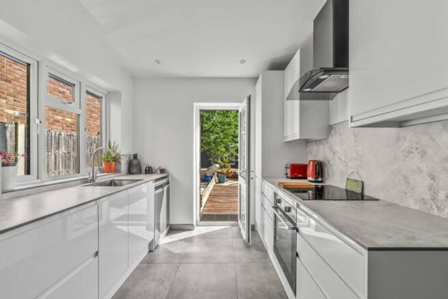 36, Fontmell Park, Ashford TW15 2NW-22.jpg