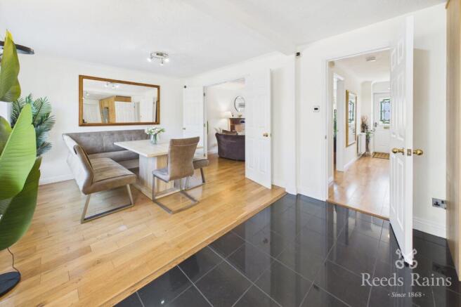 4 bed Detached for sale Image 8