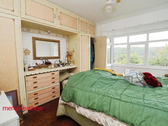 FRONT BEDROOM
