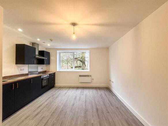 1 bed Apartment to rent Image 10