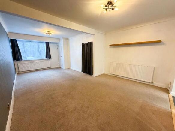 Oval Rd North RM10