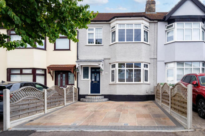 A beautiful 3 Bedroom Terraced House for Sale sit