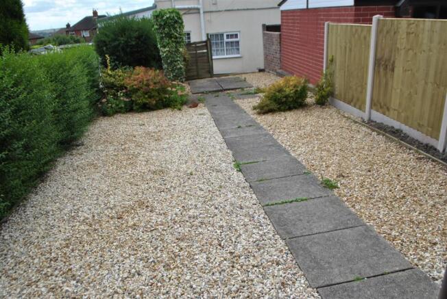 ENCLOSED REAR GARDEN