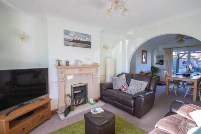 Lounge/Dining Room