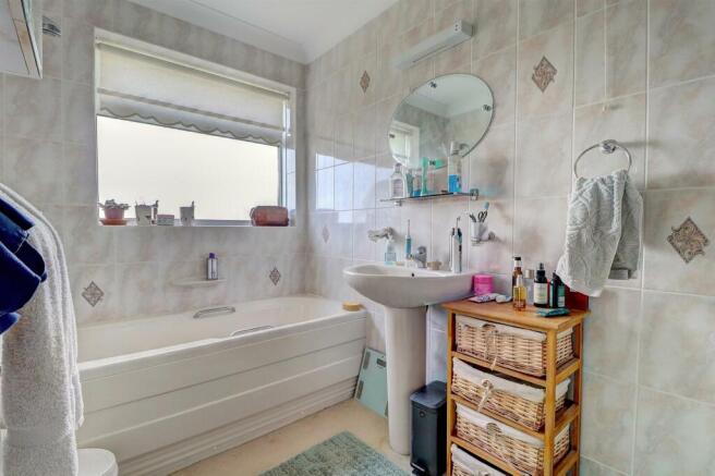 Bathroom .1.jpg