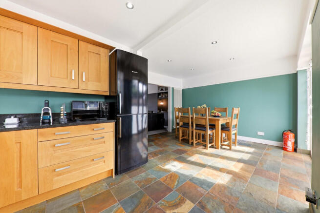 4 bed Semi-Detached for sale Image 7