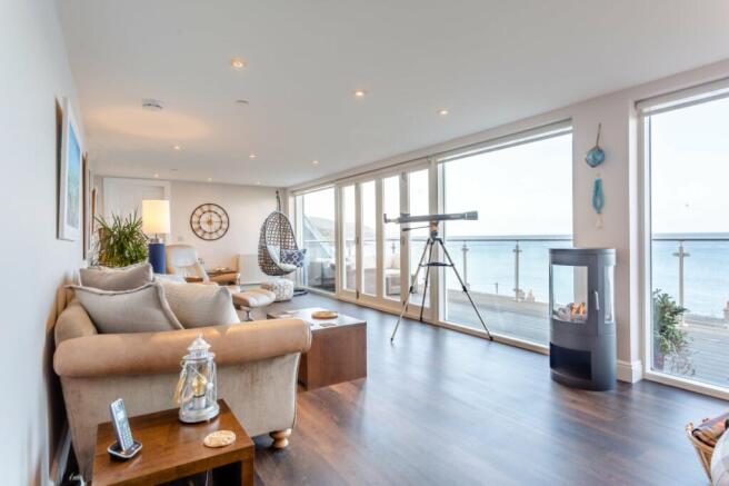 11 Marine House