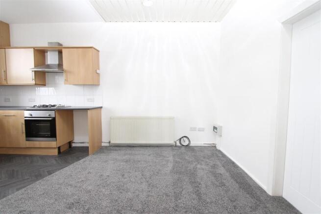 2 bed Apartment to rent Image 12