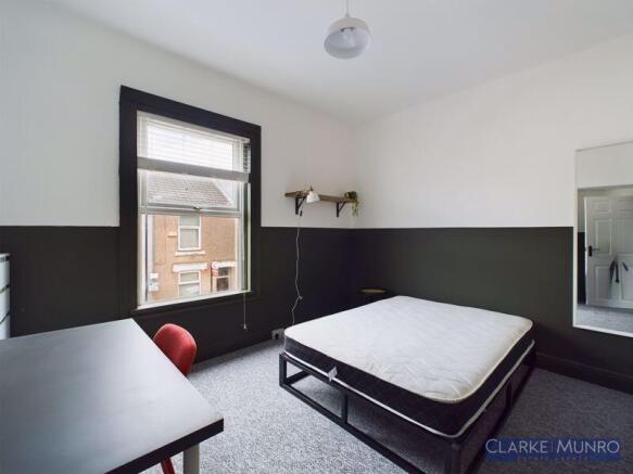 3 bed Town House to rent Image 9