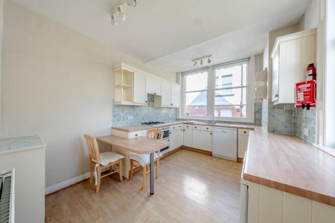 2 bed Flat for sale Image 4