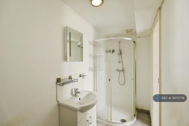 Studio to rent Image 7