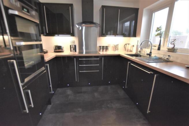 KITCHEN/ BREAKFAST ROOM