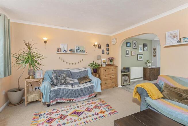 45 Kingfisher Drive, Banbury-4.jpg