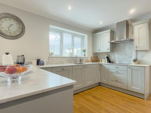4 bed Detached for sale Image 7