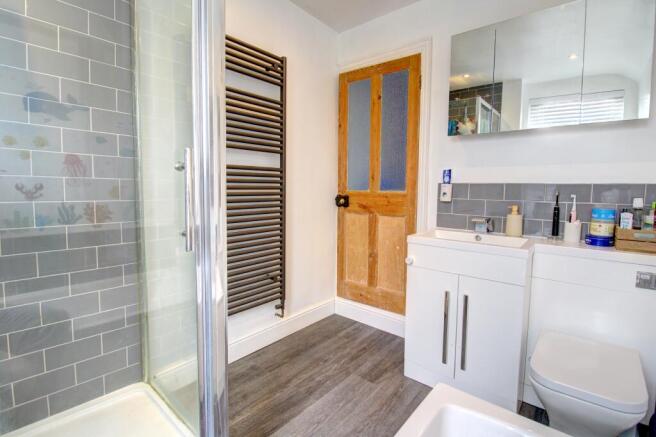 Family Bathroom (alt view)