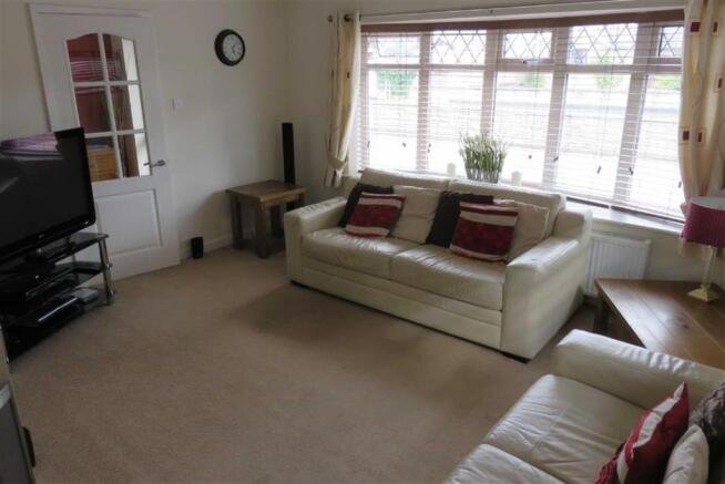 L-SHAPED LOUNGE
