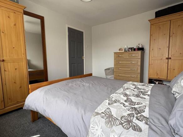 3 bed Town House for sale Image 8