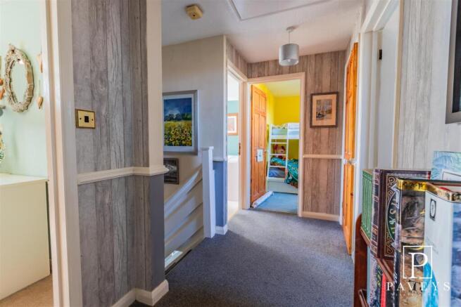 FIRST FLOOR LANDING