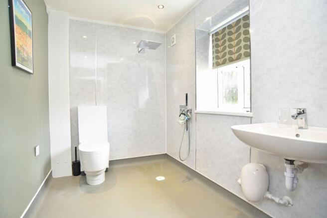 5 bed Detached for sale Image 10