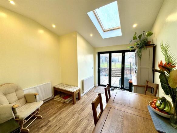 DINING/FAMILY ROOM