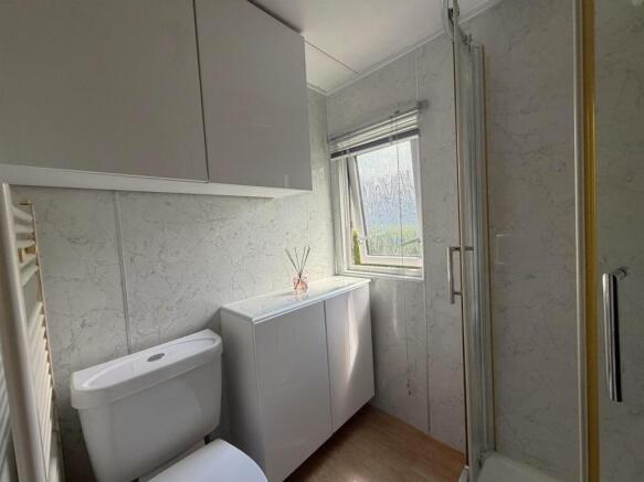 2 bed Park Home for sale Image 5