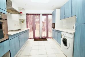 7, Ivanhoe Close, Uxbridge UB8 3RT