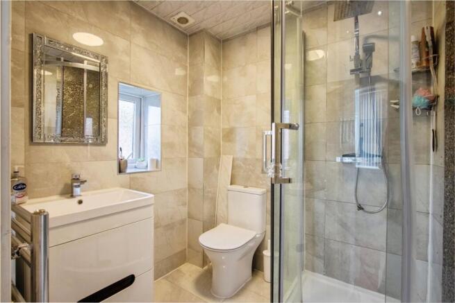 4 bed Detached for sale Image 8