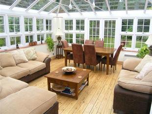 FAMILY ROOM / CONSERVATORY