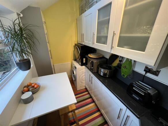 Kitchen 2.jpg
