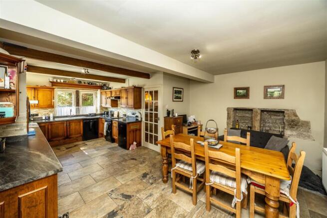 4 bed House for sale Image 7