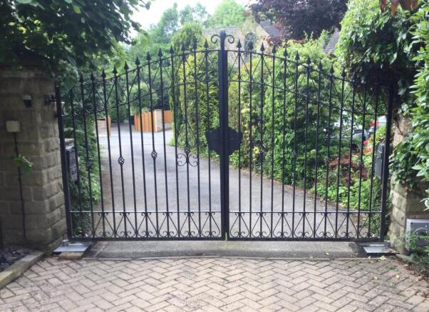 6 bed Detached for sale Image 5