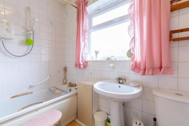 Bathroom 1 (2)-HDR copy.jpg