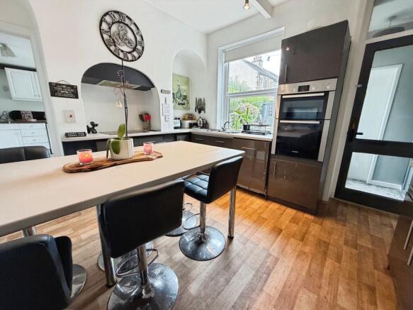 4 bed Semi-Detached for sale Image 7