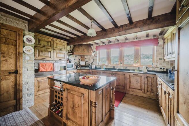 4 bed Detached for sale Image 10