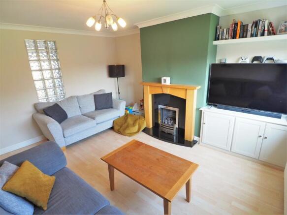 Living Room Aspect Two 907