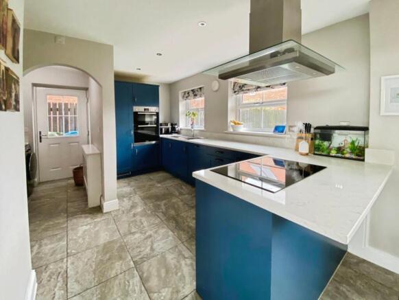 4 bed Detached for sale Image 6