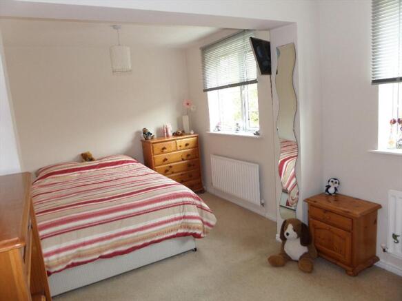 BEDROOM 2