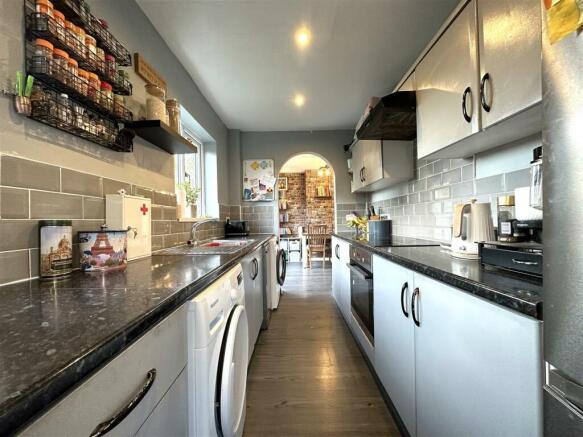 Kitchen Into Dining Room 974