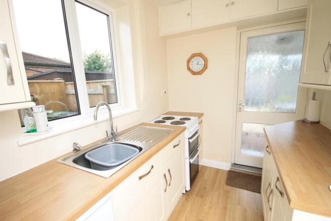 FITTED KITCHEN