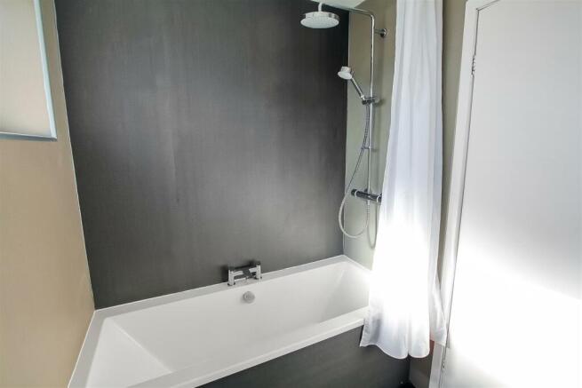 Bathroom (2).JPG