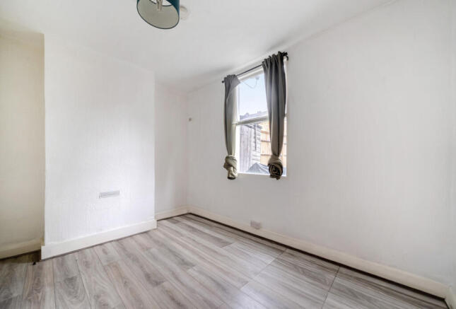 1381786-4-6916fd5...