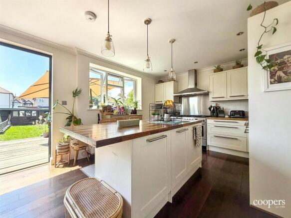 Kitchen 4 (1).jpg