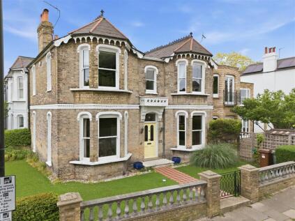 Cambridge Road South, Chiswick, W4