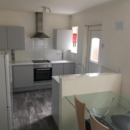 3 bed Terraced to rent Image 7