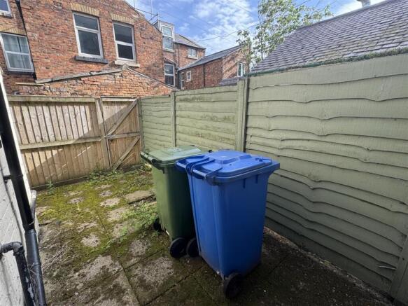 4 bed Terraced to rent Image 11