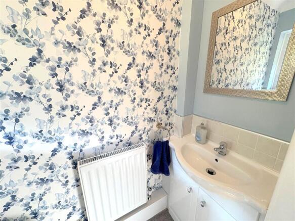 Cloakroom b.jpg