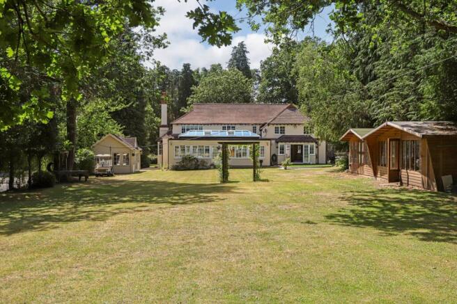 25 Crooksbury Road, Farnham, GU10 photo 4