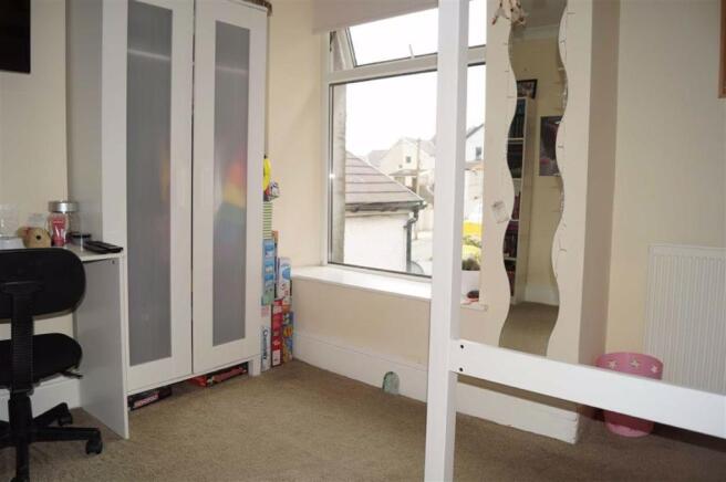 BEDROOM 2 (MIDDLE)