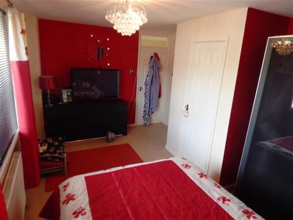 Bedroom 1 - pic 2