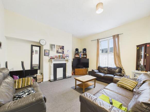 6 bed Flat for sale Image 7